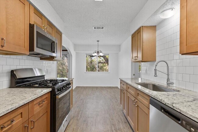 Building Photo - 6300 London Dr