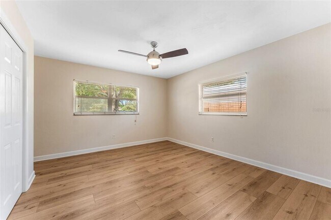 Building Photo - 1431 San Helen Dr