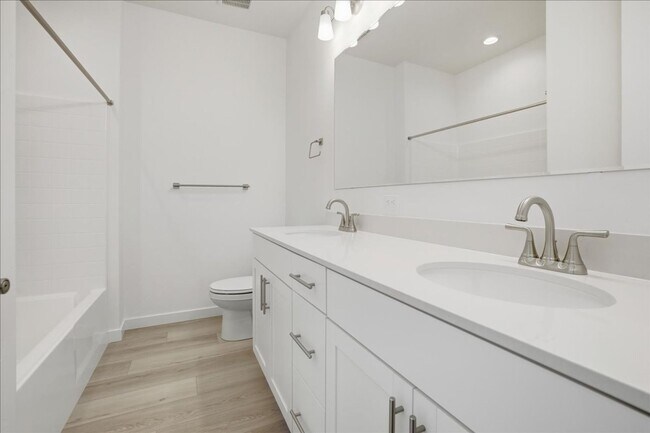 Building Photo - Brand new 3 bed 2.5 bath townhouse