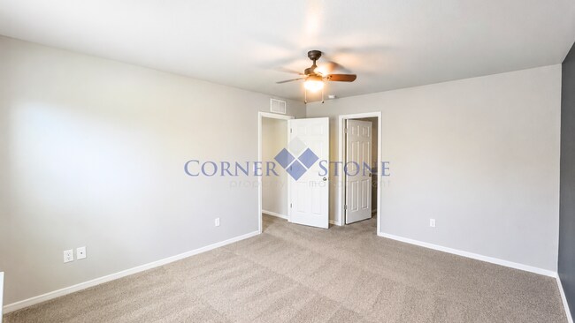 Building Photo - Great home in central location!