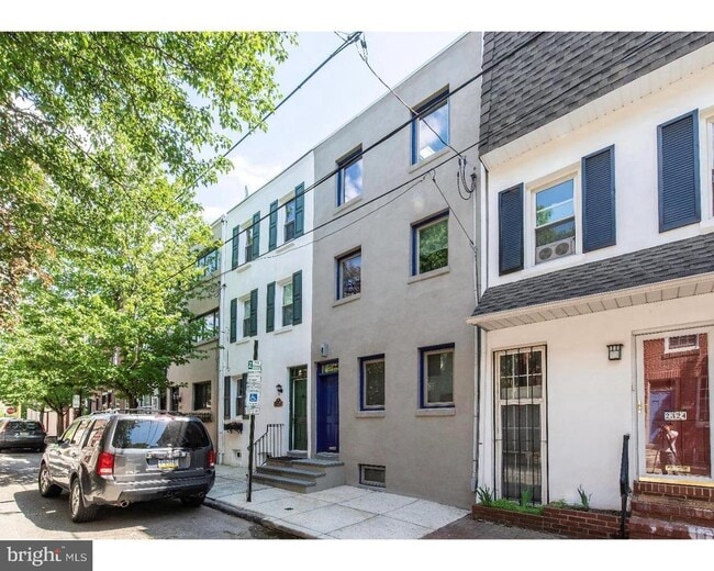 Primary Photo - 2322 Perot St
