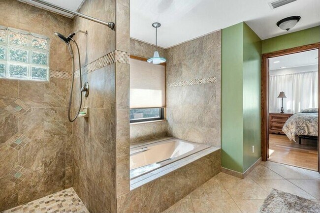 Building Photo - 9266 Pinion Dr