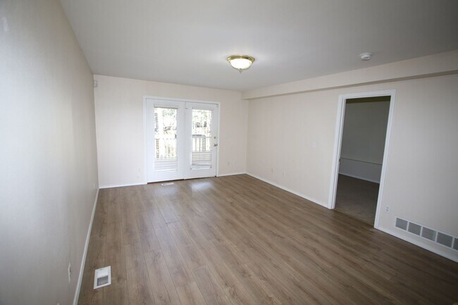 Building Photo - Beautiful 3 Bedroom Eagle River Home