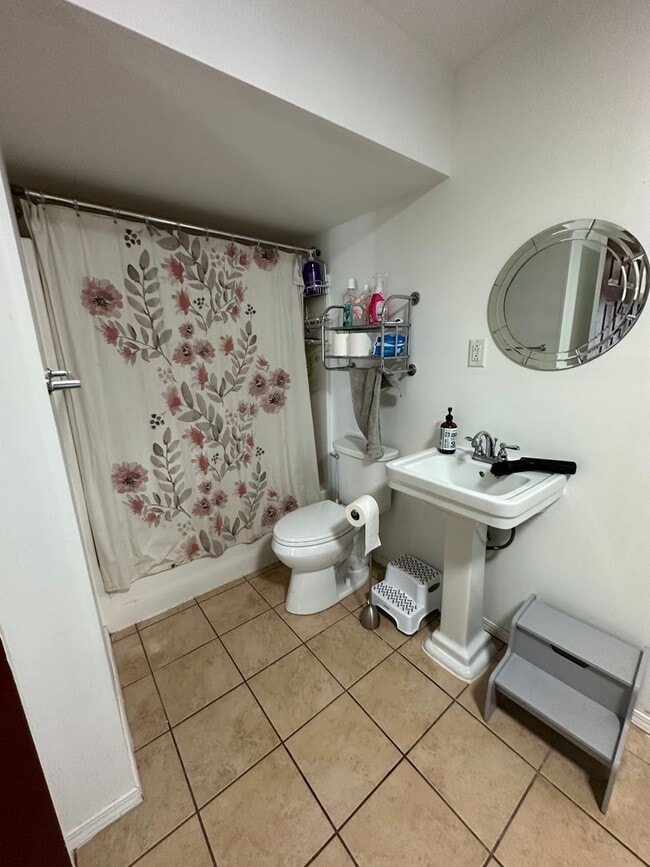 Building Photo - 4BR/3BA Medical Lake House!