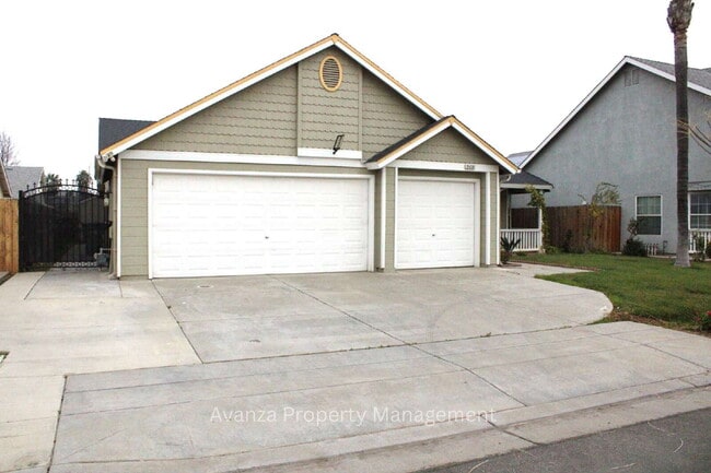 Building Photo - Home for Rent 5428 W. Saginaw Ave Fresno, CA 93722 Description 4 Bedroom/2 Bath Home in Fresno (D...