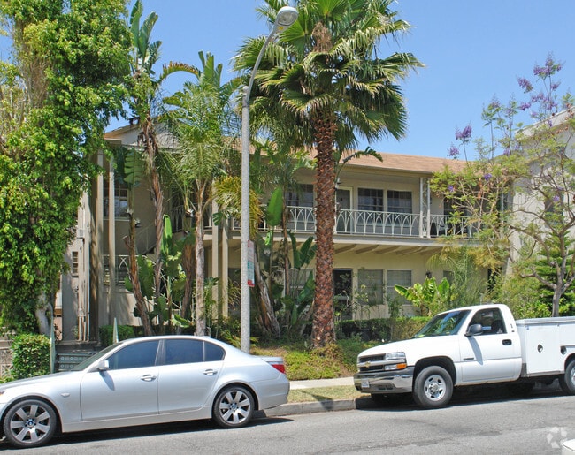 Building Photo - 215 N La Peer Dr