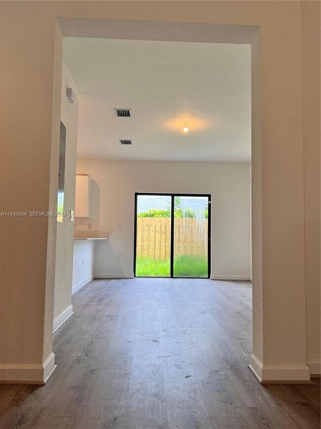 Building Photo - NEW CONSTRUCTION!!!! AMAIZING LOCATION!!!