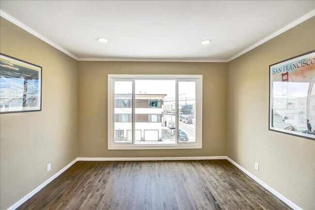 Building Photo - 1400-1402-1402 48th Ave