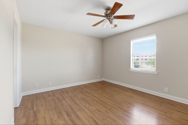 Building Photo - 132 Academy Square