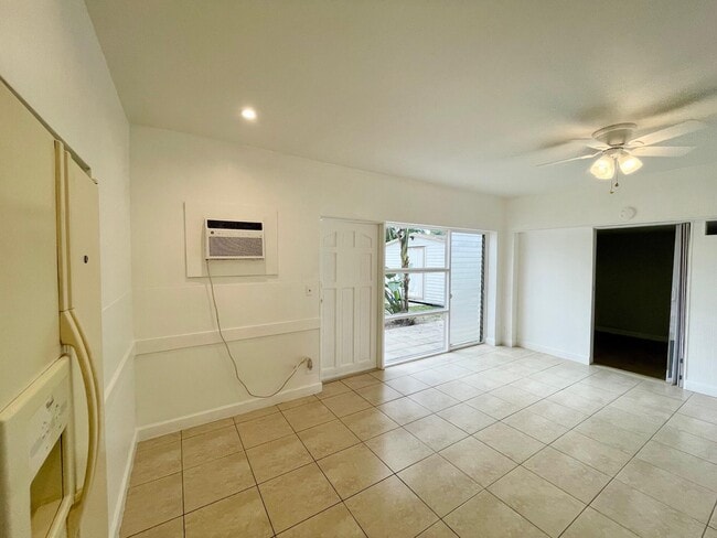 Building Photo - 320 SW 21st St