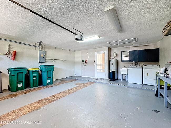 Building Photo - 3033 Dunhill Dr