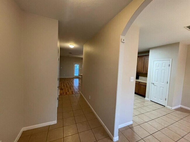 Building Photo - 1118 Boxwood Loop