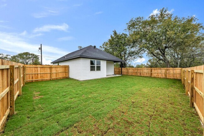 Building Photo - 309 W Martin LutherKing Dr