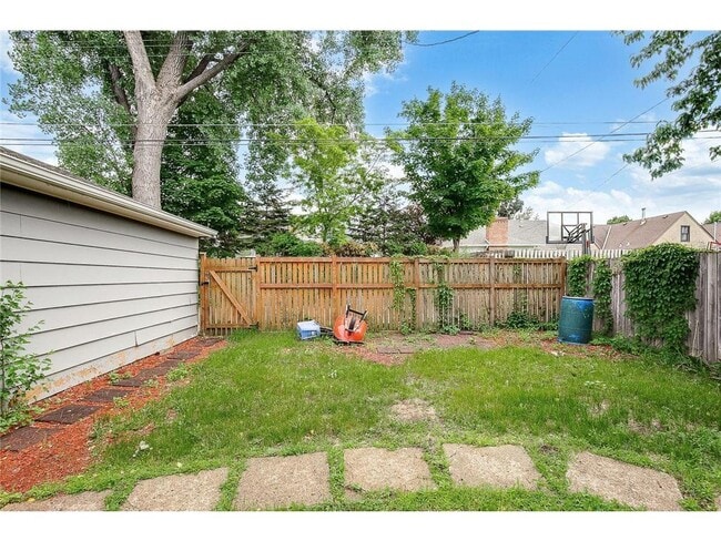 Building Photo - 1588 W Highland Pkwy