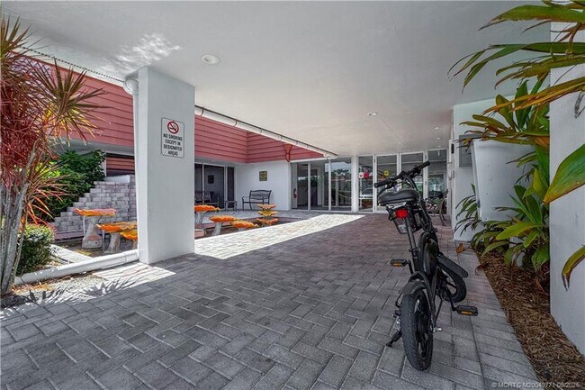 Building Photo - 2600 SE Ocean Blvd