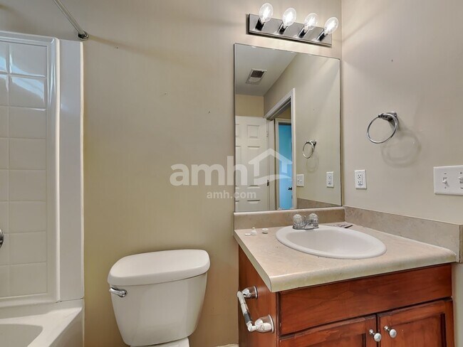 Building Photo - 116 Spring Lakes Dr