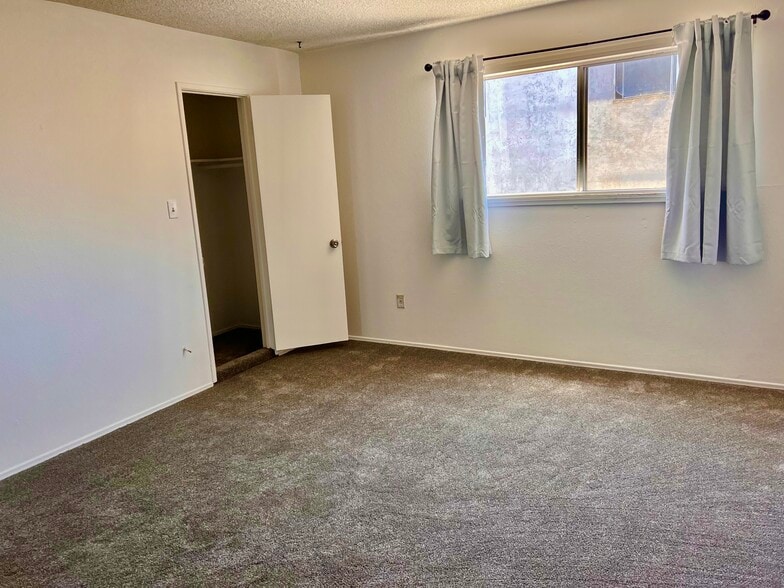 Building Photo - 1476 Seacoast Dr