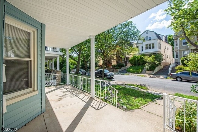 Building Photo - 207 Hillside Ave