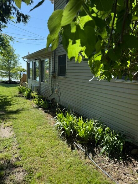Building Photo - 51156 Maple Rd