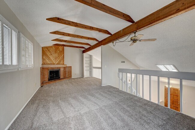Building Photo - $2,495 2 Bed, 2 Bath Townhome in Aurora wi...