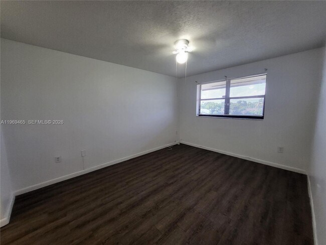 Building Photo - 9921 Nob Hill Ln