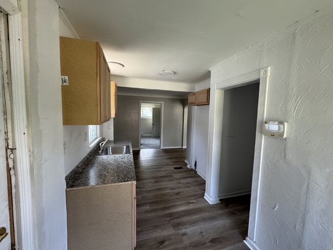 Building Photo - Discover Comfort and Convenience in Harper...