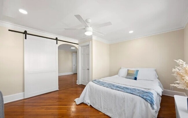Building Photo - 74 Hughes St