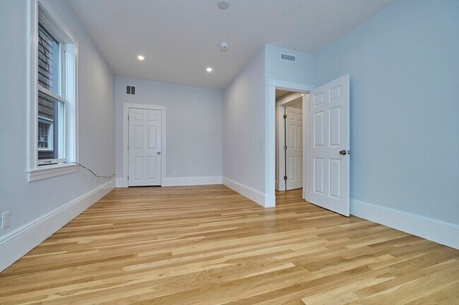 Building Photo - 38 Washburn St