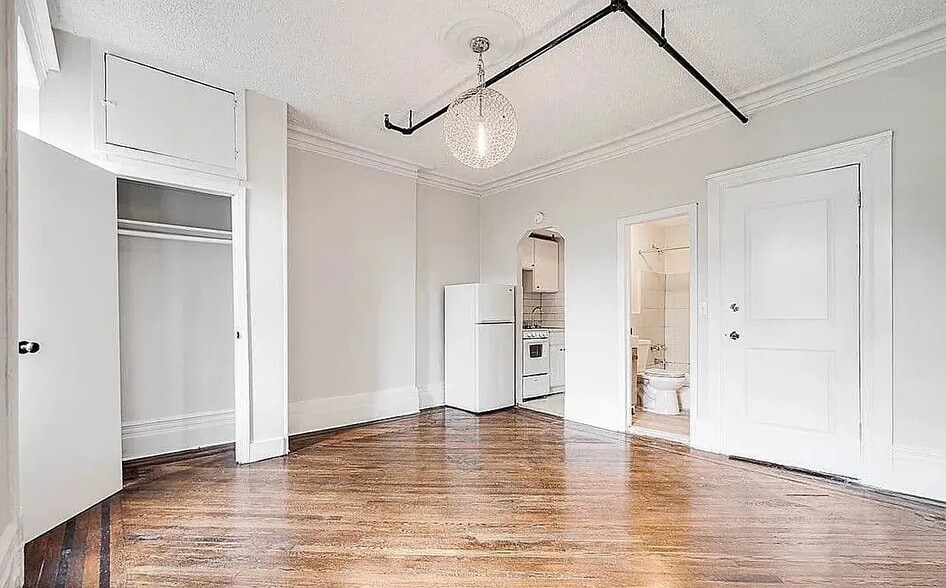 Building Photo - 915 Sterling Pl