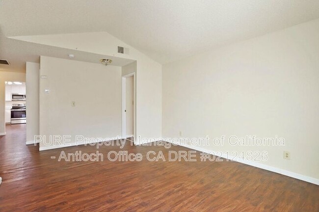 Building Photo - 2433 Sequoia Dr