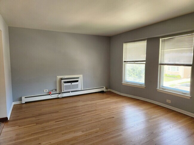 Building Photo - 8417 W Berwyn Ave