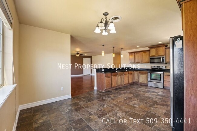 Building Photo - 547 S Bayside St