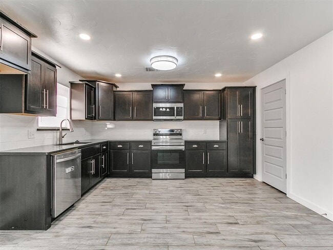 Building Photo - 2808 SW 88th St