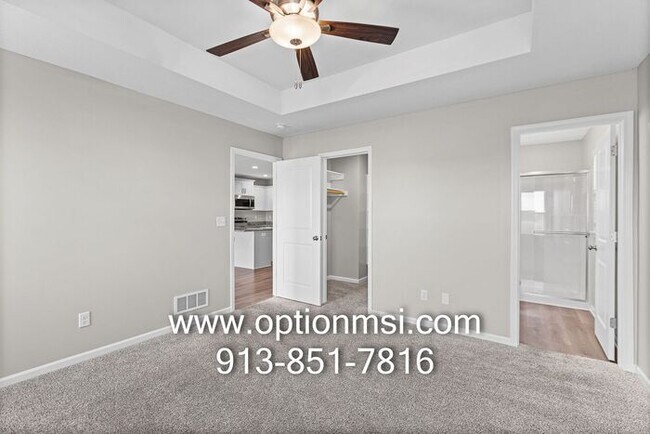 Building Photo - Fresh 3 Bedroom, 2 Bathroom Half Duplex