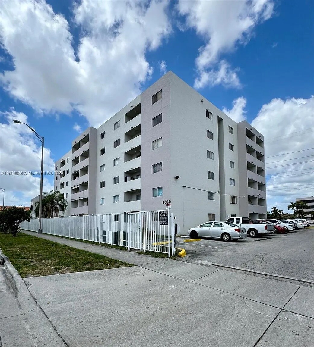 Building Photo - 6060 W 21st Ct