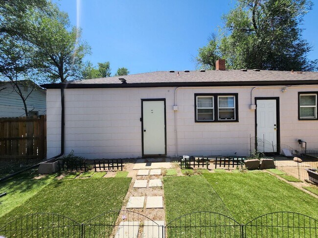 Building Photo - 805 S Logan Ave