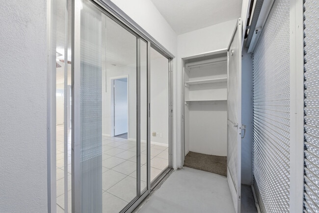 Building Photo - 410 W Palm St