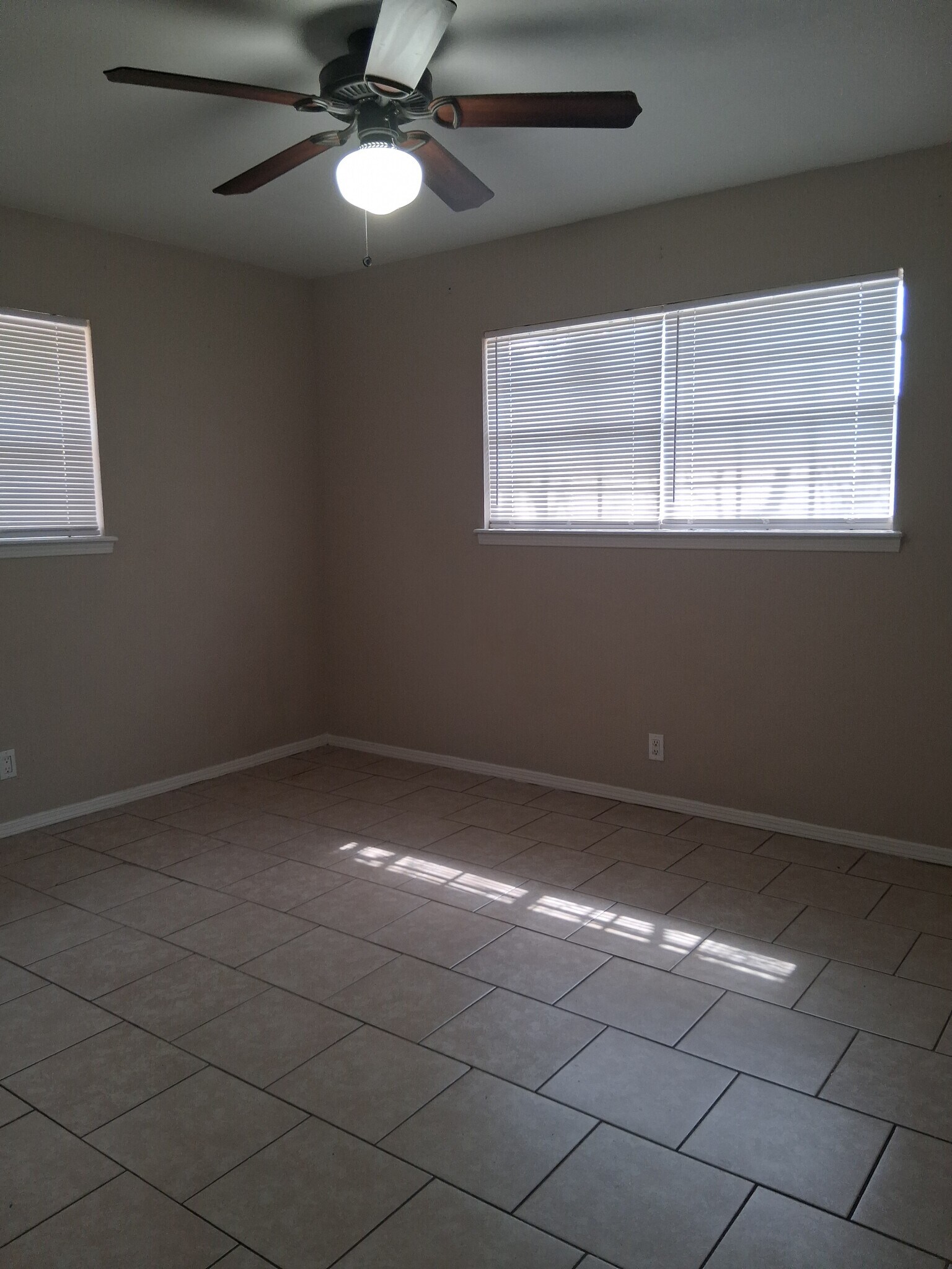 Building Photo - 6917 Alto Rey Ave Apt A