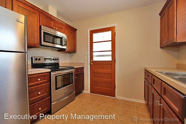 Building Photo - 3 br, 1.5 bath House - 1836 Westwood