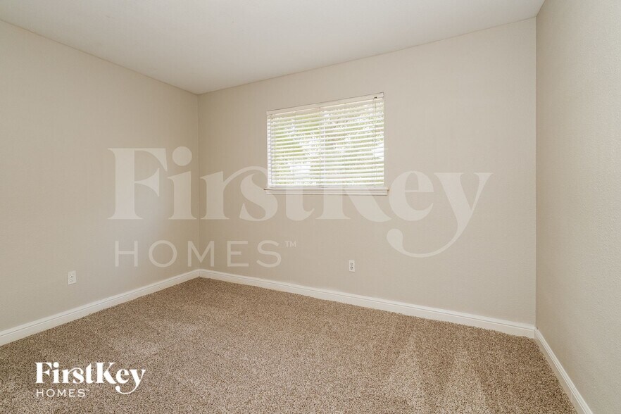 Building Photo - 17327 Rolling Creek Dr