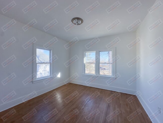 Building Photo - Adorable Single Family Home