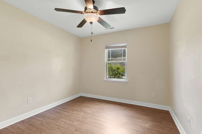 Building Photo - 102 Bridgeport Dr
