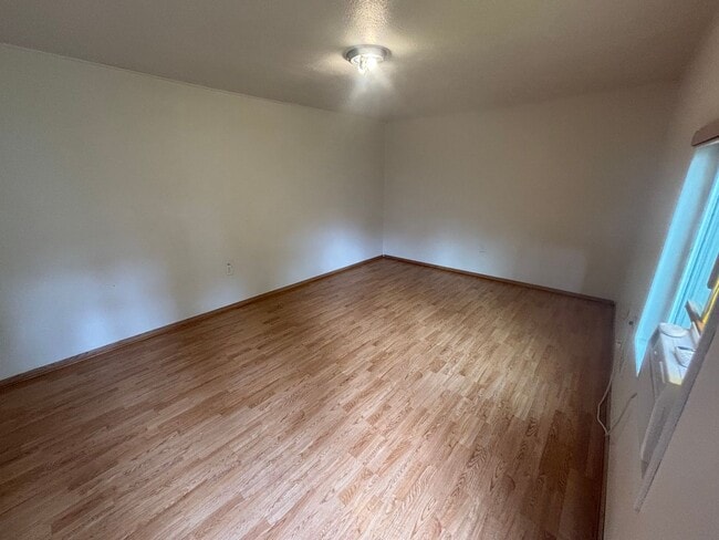 Building Photo - 48015 W 2nd St