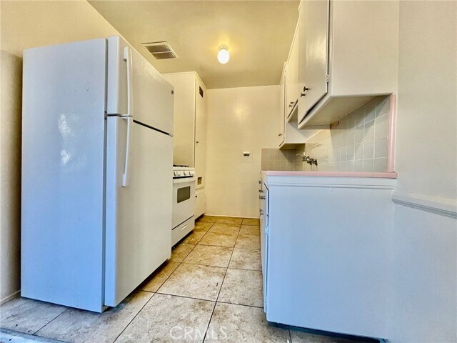 Building Photo - 1433 N Bronson Ave