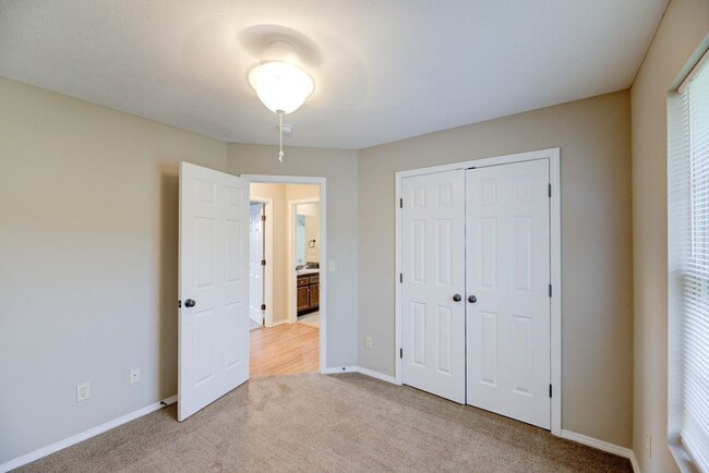 Building Photo - 3 bedroom home conveniently located on the east side of Republic