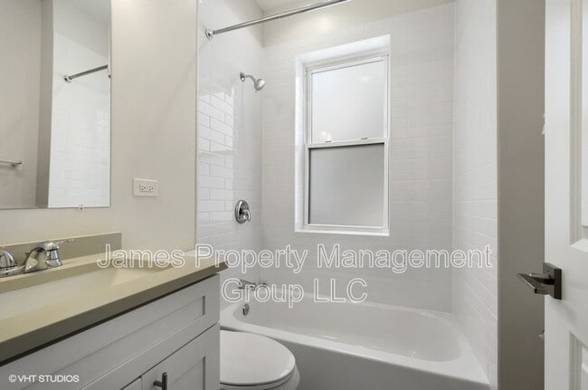 Building Photo - 5816 N Ridge Ave