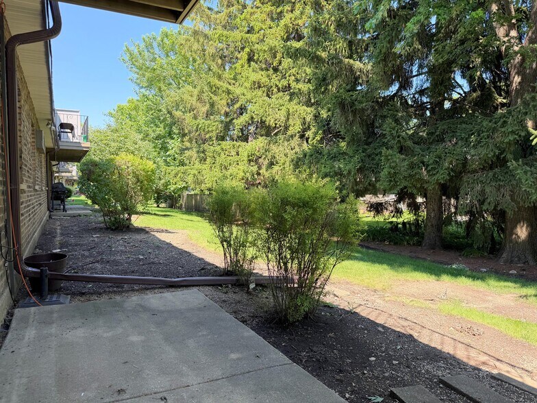 Building Photo - 889 Trace Dr