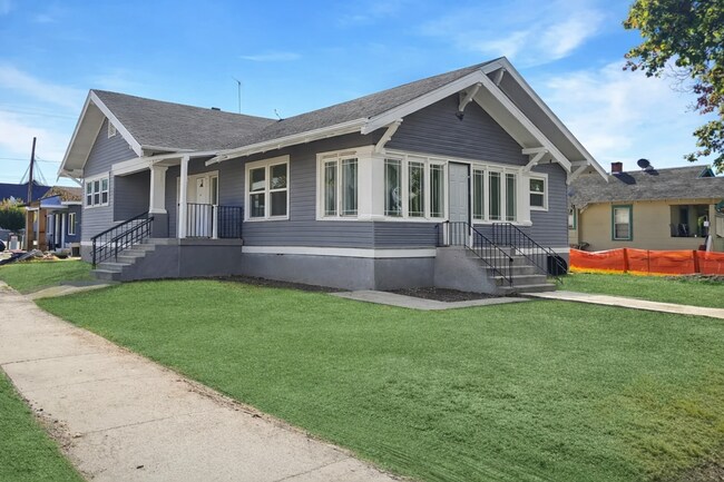 Building Photo - 237 W 16th St