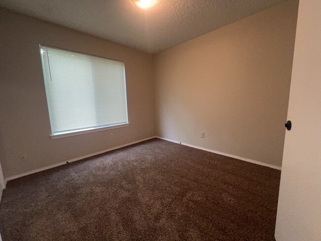 Building Photo - Ready to go in Duncanville 3-2-2 home