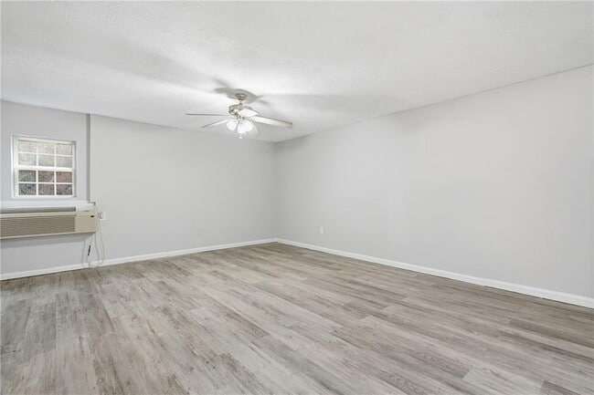 Building Photo - 212 Chandler St